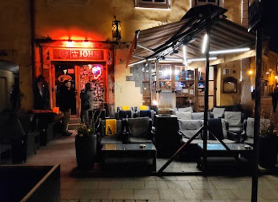 lithuania/vilnius/old-town/bar/who-hit-john