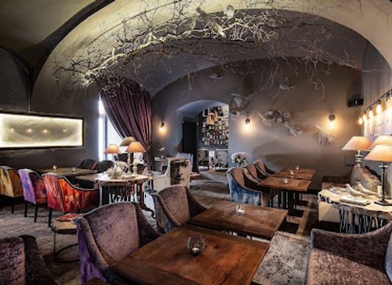 czechia/south-bohemia/bar/poetic-cocktail-bar-zluta-ponorka