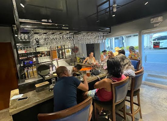 philippines/boracay/yapak/bar/sip-happens-wine-bar-and-brewery