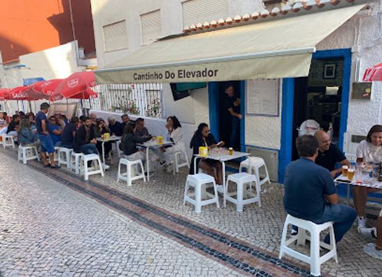 portugal/nazare/bar/cantinho-do-elevador