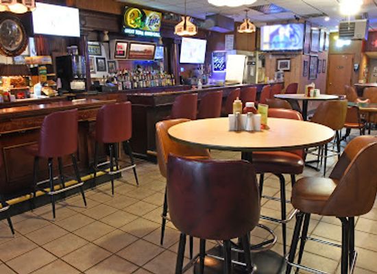 wisconsin/devil-s-lake-state-park/bar/square-tavern