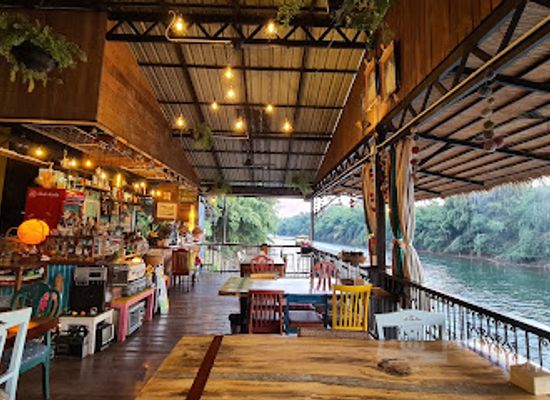 thailand/sai-yok-national-park/bar/baantangrimkwae