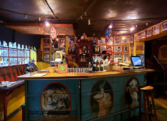 guatemala/pacific-lowlands/bar/circus-bar