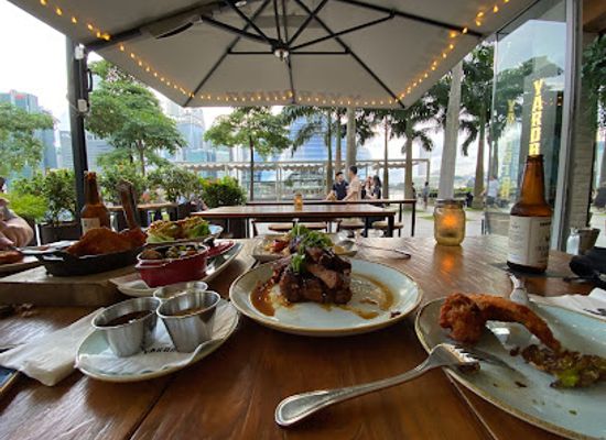 singapore/marina-bay/bar/yardbird-southern-table-and-bar