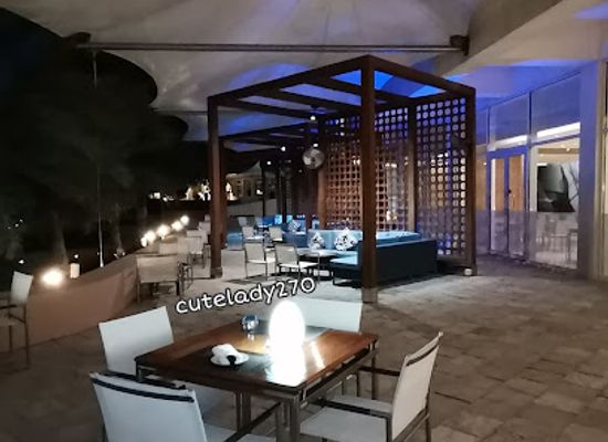 oman/jebel-akhdar/bar/compass-bar
