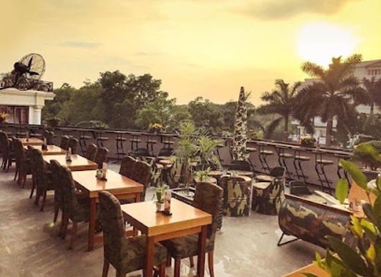 vietnam/hue/phu-huong/bar/dmz-bar-restaurant