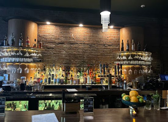 illinois/rock-river-valley/bar/the-music-box