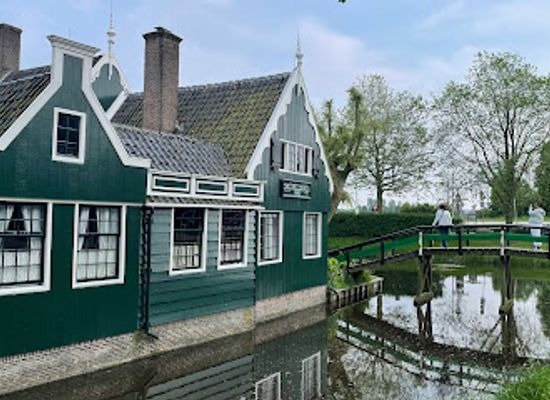 netherlands/zaanse-schans/bar/de-hoop-op-d-swarte-walvis