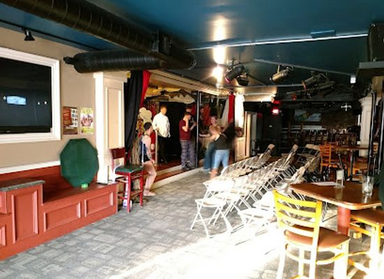 connecticut/hartford-county/bar/chez-est