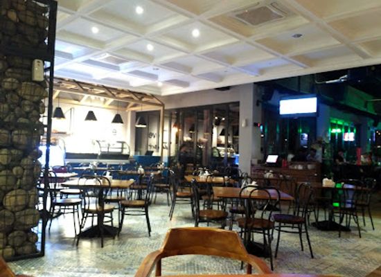 indonesia/southeast-sulawesi/bar/publiq-dine-wine