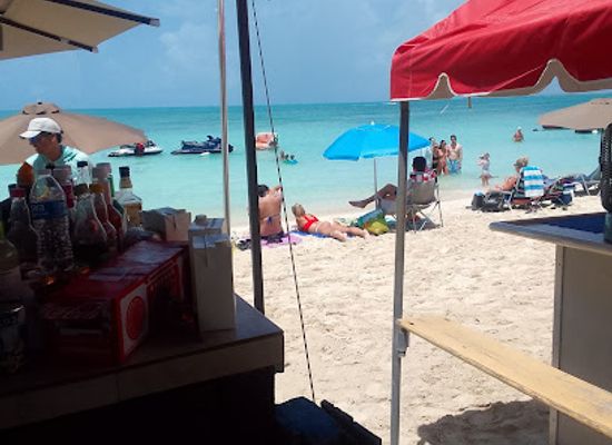 turks-and-caicos-islands/sapodilla-bay-beach/bar/juicy-juicy-burgers