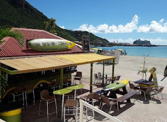 sint-maarten/little-bay-beach/bar/dirty-sanchez-crew-bar