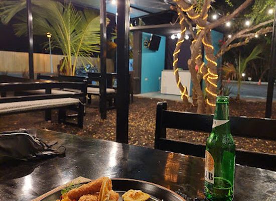 ecuador/galapagos-islands/bar/darwin-s-lounge