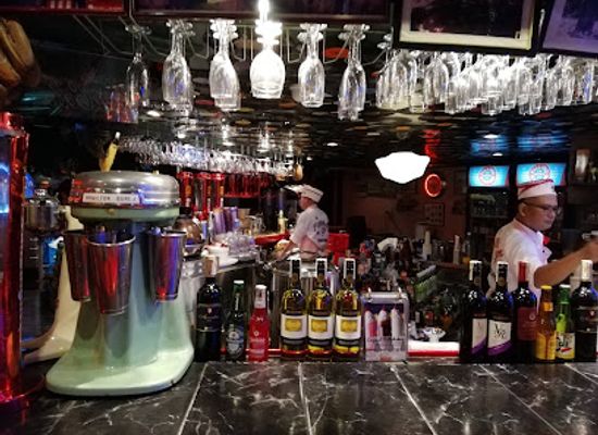 philippines/manila/bar/filling-station-bar-and-cafe