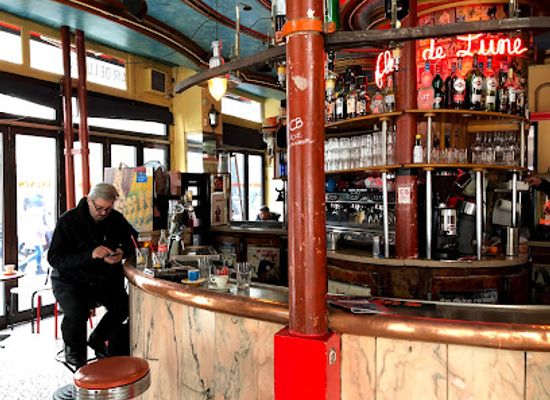 france/paris/montmartre/bar/au-clair-de-lune