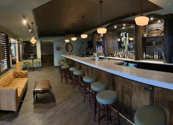 illinois/matthiessen-state-park/bar/j-h-higby-s