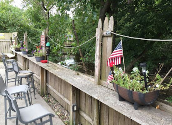 illinois/illinois-river-valley/bar/red-s-city-limits-clarks-run-campground