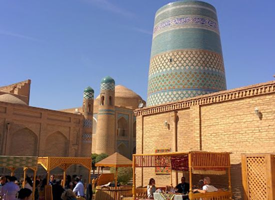 uzbekistan/kyzylkum-desert/bar/tea-house-bir-gumbaz