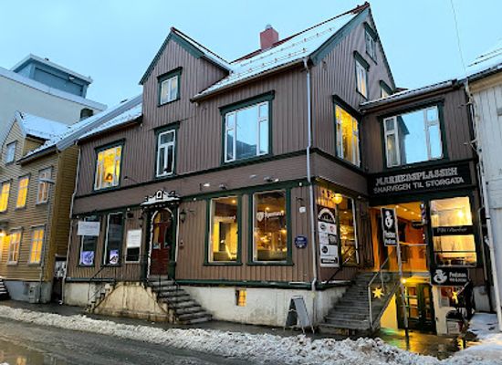 norway/tromso/bar/prelaten-kro-scene-mackbar-as