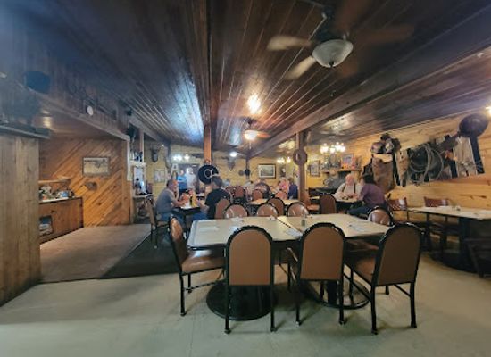 south-dakota/wind-cave-national-park/bar/the-hitchrail-bar-restaurant