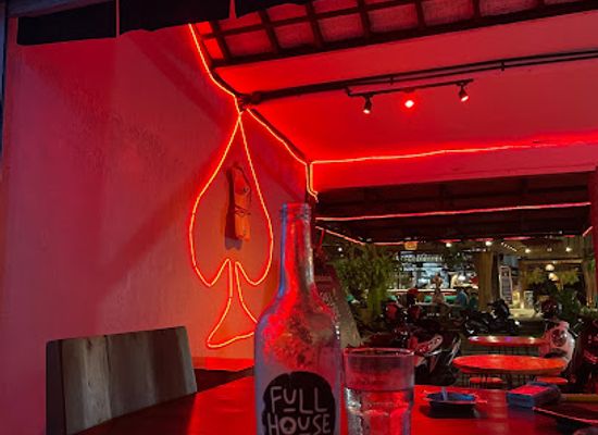 indonesia/ubud/bar/full-house-street-bar-cafe