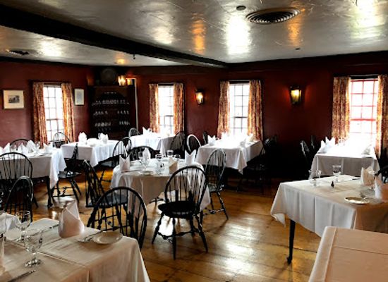 rhode-island/yawgoo-valley-ski-area/bar/white-horse-tavern