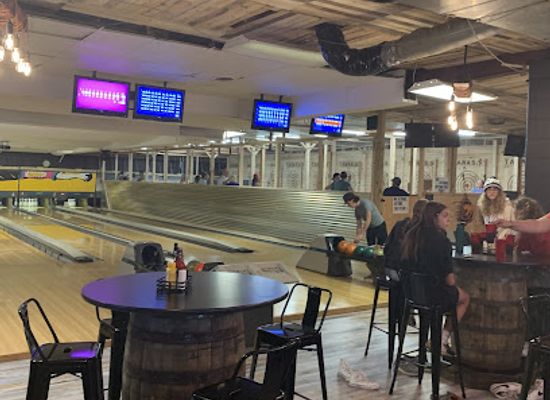 michigan/central-michigan/bar/tawas-axe-n-lanes-rooftop-bar