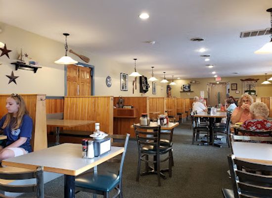 new-york/watkins-glen/bar/curly-s-family-restaurant
