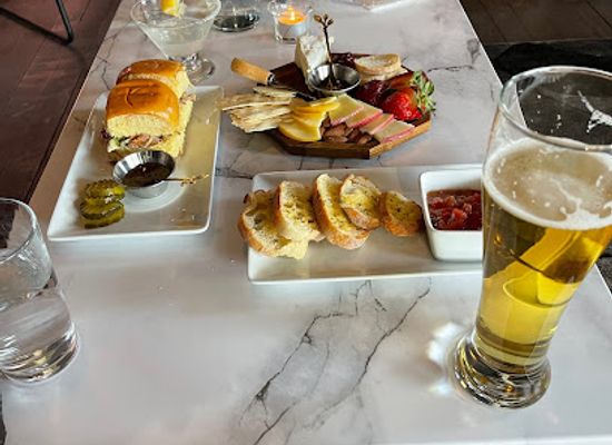 alabama/cheaha-state-park/bar/the-lush-garden-wine-bar-and-lounge