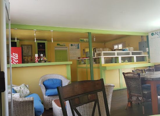 barbados/paynes-bay/bar/the-roti-den