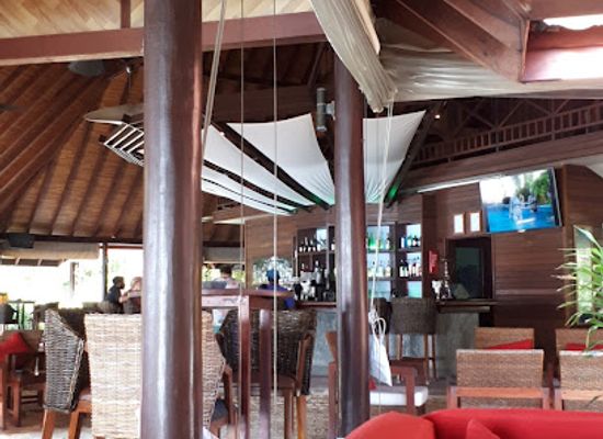 maldives/huvadhoo-atoll/bar/main-bar