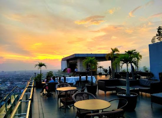 indonesia/riau/bar/sky-park-cafe-bar