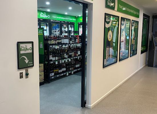 australia/great-sandy-national-park/bar/the-bottle-o-at-rainbow-beach-sports-club