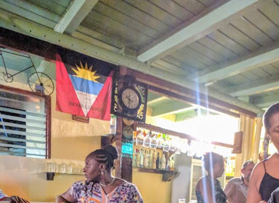 antigua-and-barbuda/liberta/bar/buba-s-hideout