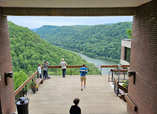 west-virginia/metro-valley/bar/overlook-at-the-new-river-gorge-restaurant