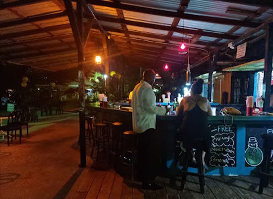 trinidad-and-tobago/tobago/bar/bar-hop-in