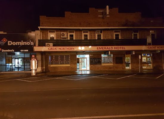 australia/central-highlands/bar/emerald-hotel