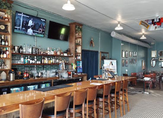 alabama/river-region/bar/hilltop-public-house