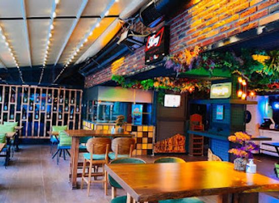 turkiye/antalya/konyaalti/bar/fistik-performance-sahne