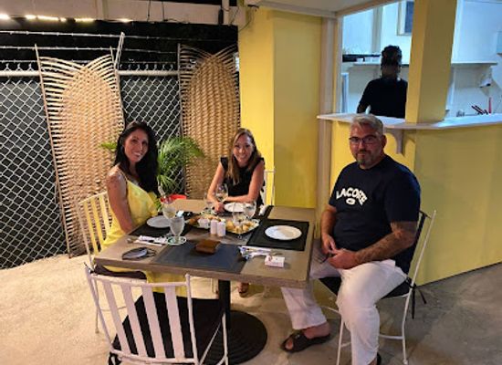 barbados/saint-james/bar/west-coast-bar-and-grill