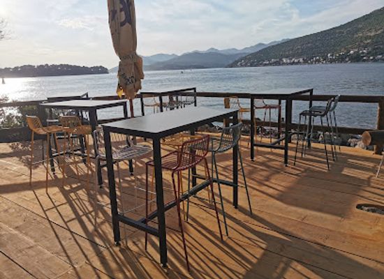croatia/dubrovnik/lapad/bar/beach-bar-ponat