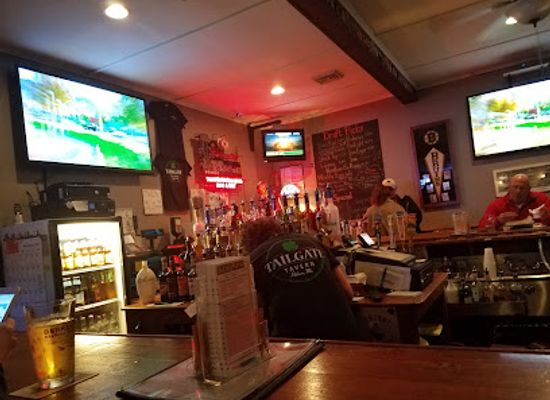 massachusetts/quabbin-reservoir/bar/tailgate-tavern