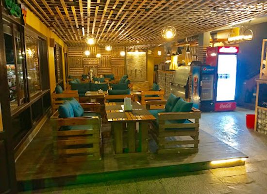 nepal/pokhara/lakeside/bar/the-boss-restaurant