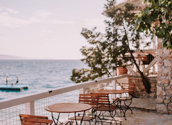croatia/brac-island/bar/hakuna-matata-beach-bar