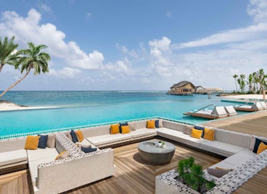 maldives/athuruga-island/bar/aura-pool-bar-cocktail-lab