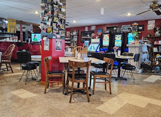wisconsin/blue-hills/bar/the-farmhouse-restaurant-and-bar