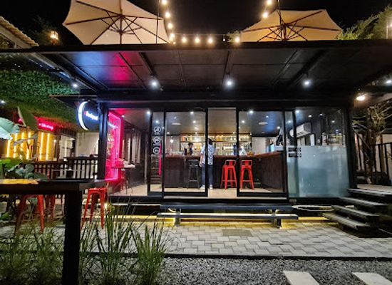 indonesia/makassar/bar/the-backyard
