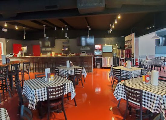 arkansas/ozark-national-forest/bar/red-door-bar-grill