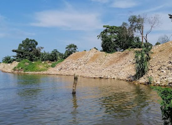 uganda/central-region/bar/buganga-beach