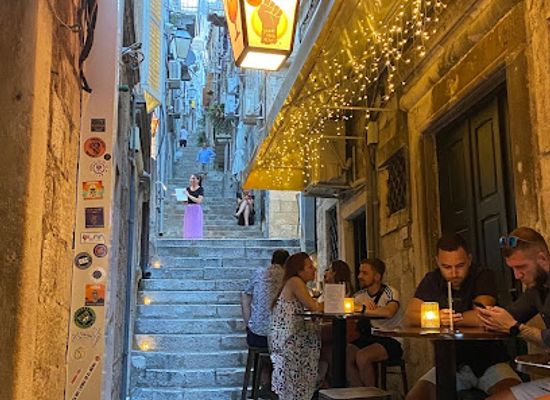 croatia/dubrovnik/old-town/bar/glam-bar-beertherapy